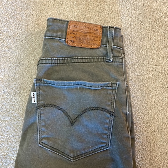 Levi’s 721 High Rise Skinny Jeans
Hypersoft Olive Night Green - Picture 3 of 3